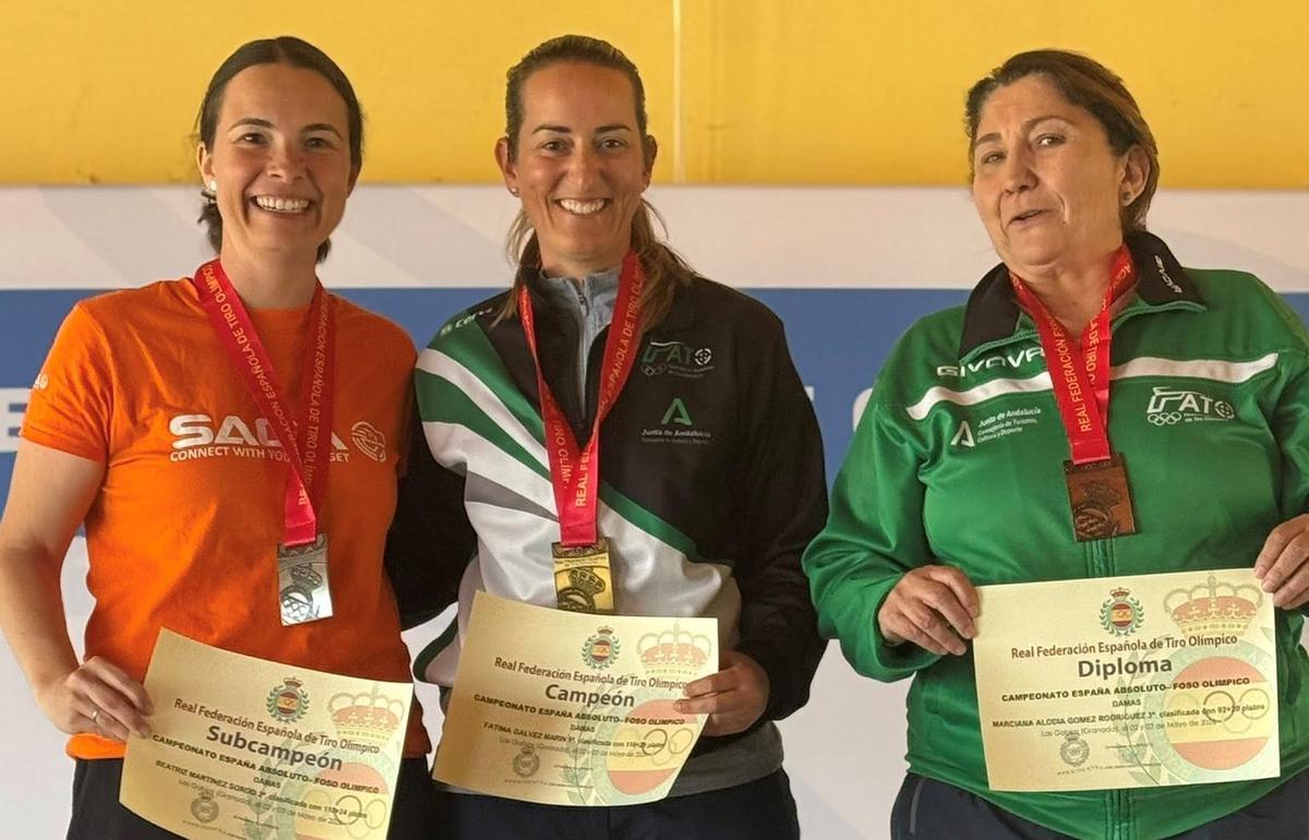 Beatriz Martínez (plata), Fátima Gálvez (oro) y Marciana Alodia Gómez (bronce), en el podio del Campeonato de España.