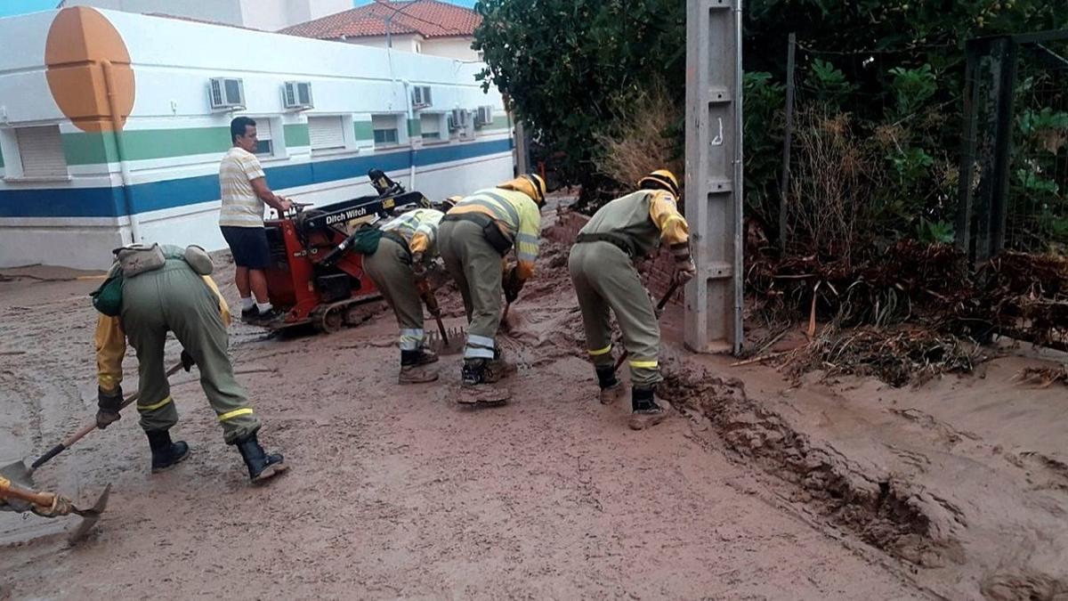 Inundaciones, cortes de carreteras y regulaciones en los vuelos por tormentas