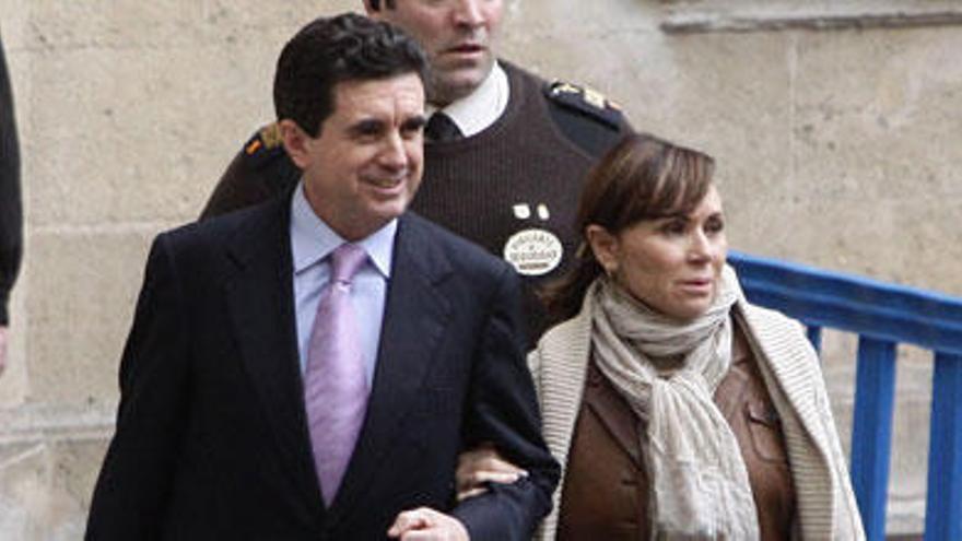 El expresidente Jaume Matas y su mujer, Maite Areal.