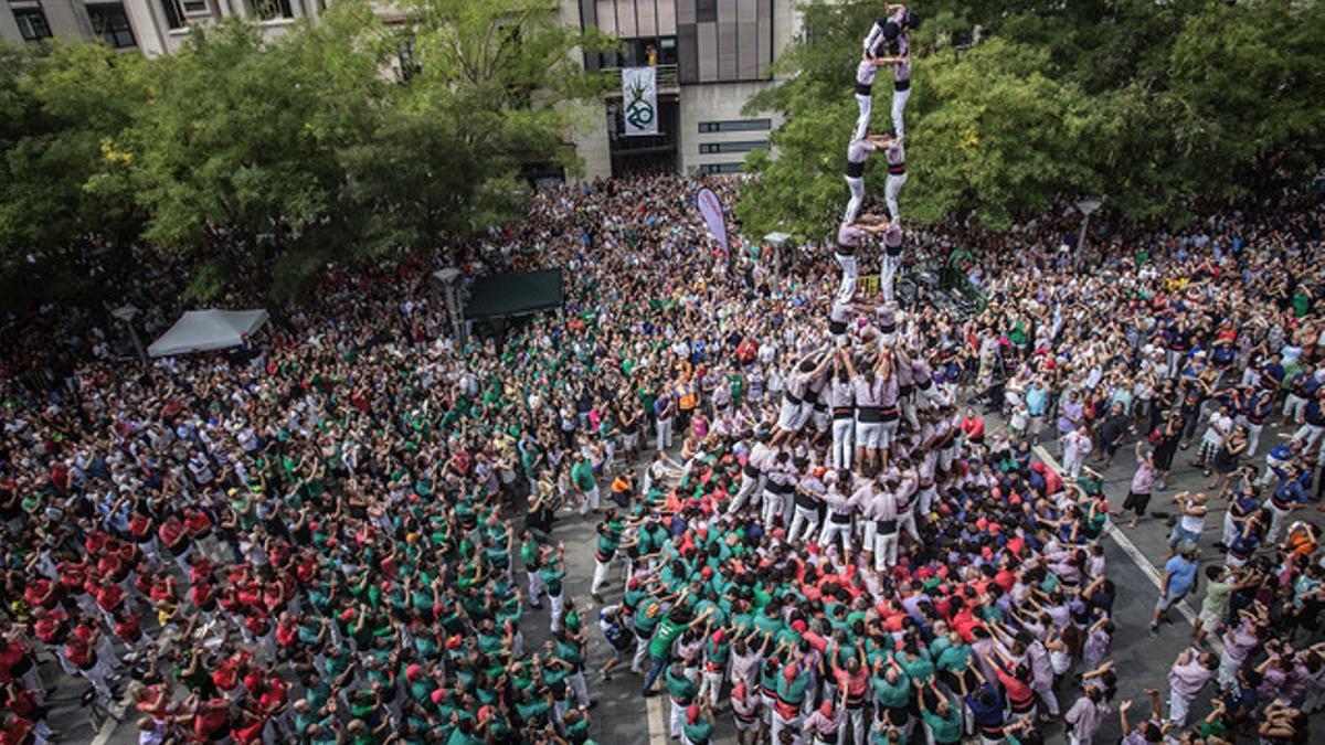 Minyons levanta un 2d9fm en la diada castellera de la Fiesta Mayor de Sabadell