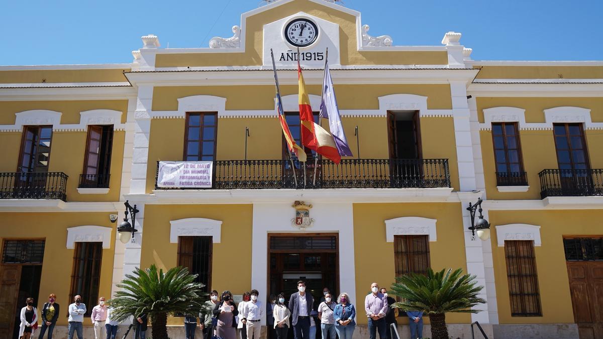 Minuto de silencio ante el Ayuntamiento de Burjassot.