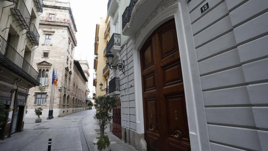 Edificio de la calle Caballeros de València donde un piso turístico ha pasado de costar 2.300 euros al mes a 1.400 euros.