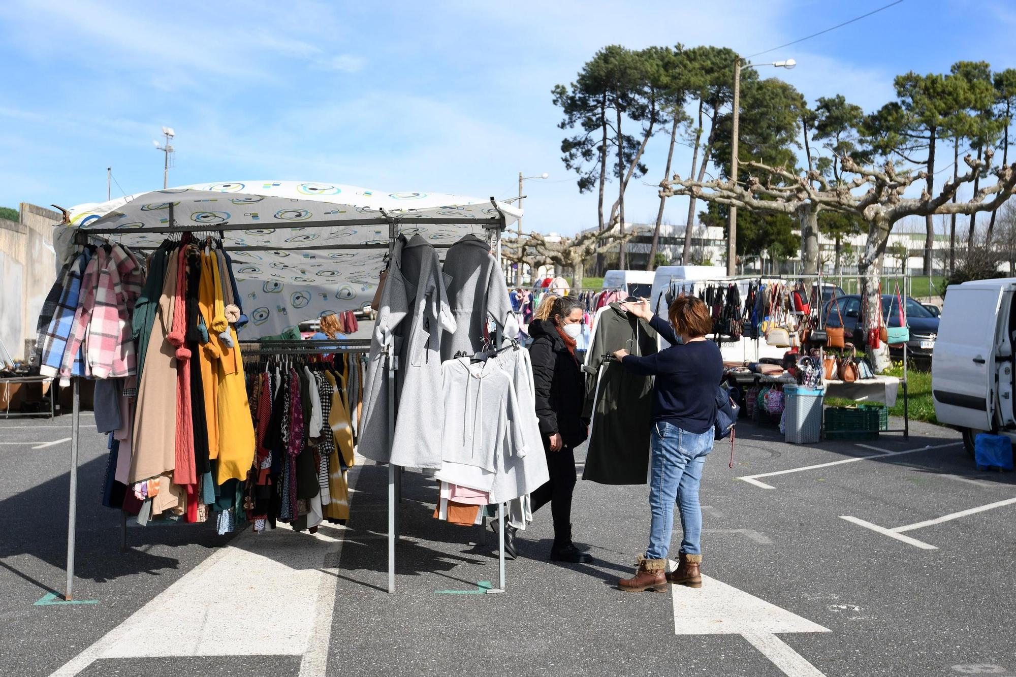 El mercadillo de Baltar, sin clientes por las restricciones