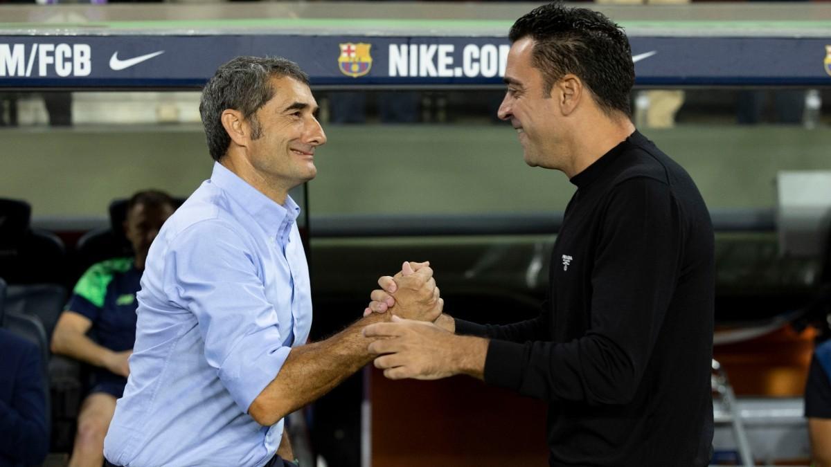 Valverde y Xavi en el Camp Nou