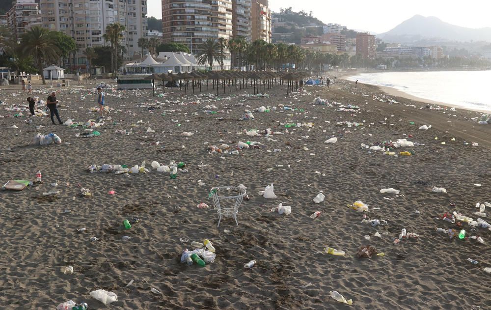 Así amanecen las playas malagueñas después de la noche de San Juan