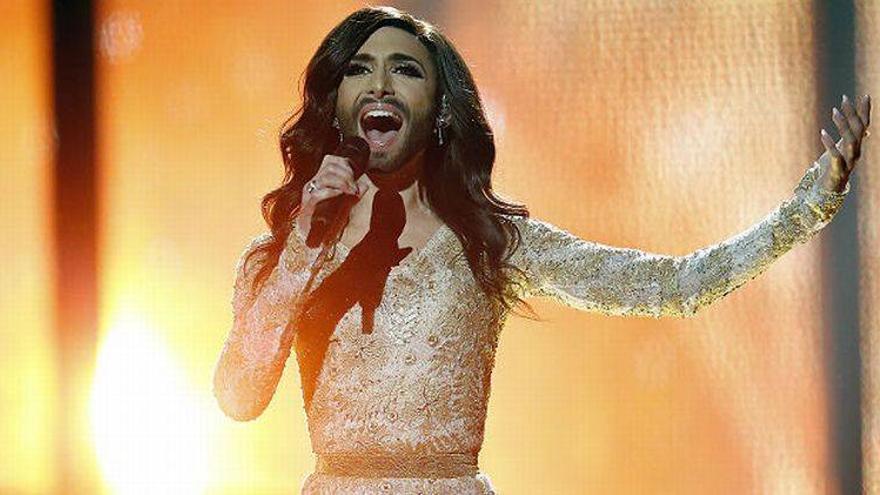 La &#039;mujer barbuda&#039; de Austria arrasa en la última semifinal para Eurovisión