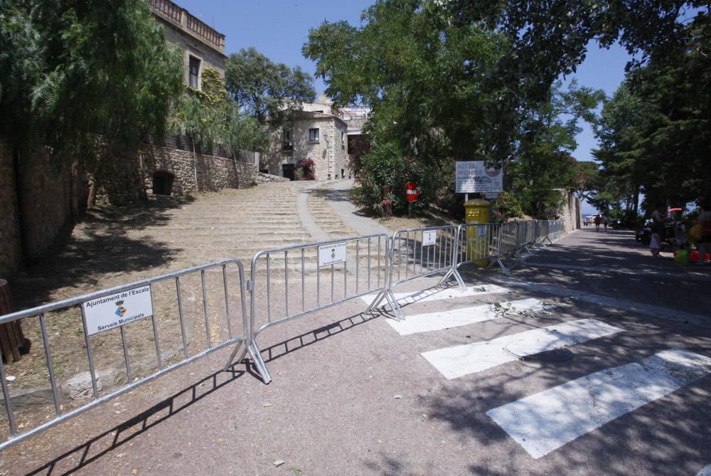 Tanquen l'accés a Sant Martí d'Empúries pel casament d'un magnat dels EUA