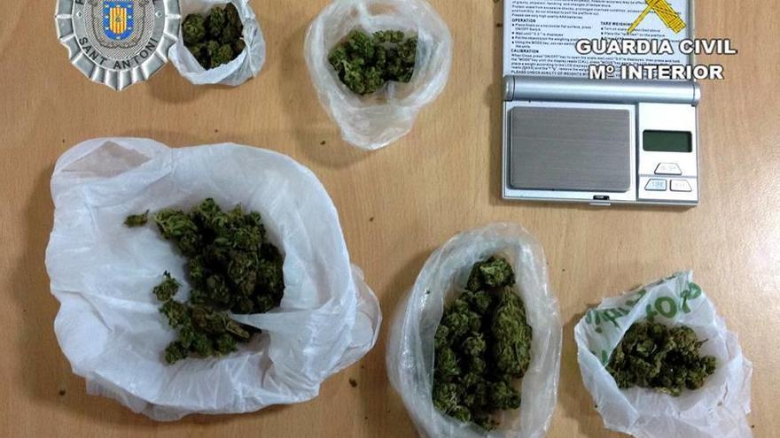 Arrestado un falso &#039;tiquetero&#039; por vender droga en Eivissa