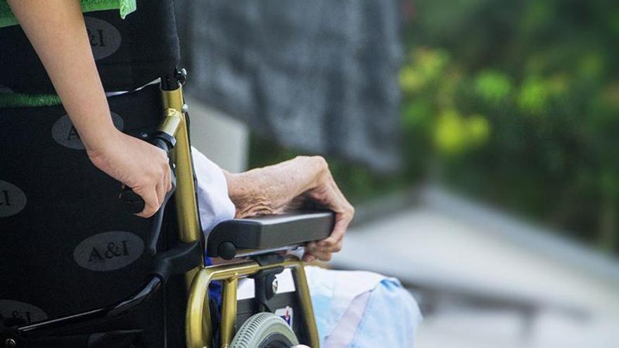 Una persona muere cada 16 minutos en la lista de espera de la dependencia y Extremadura tiene la valoración más baja