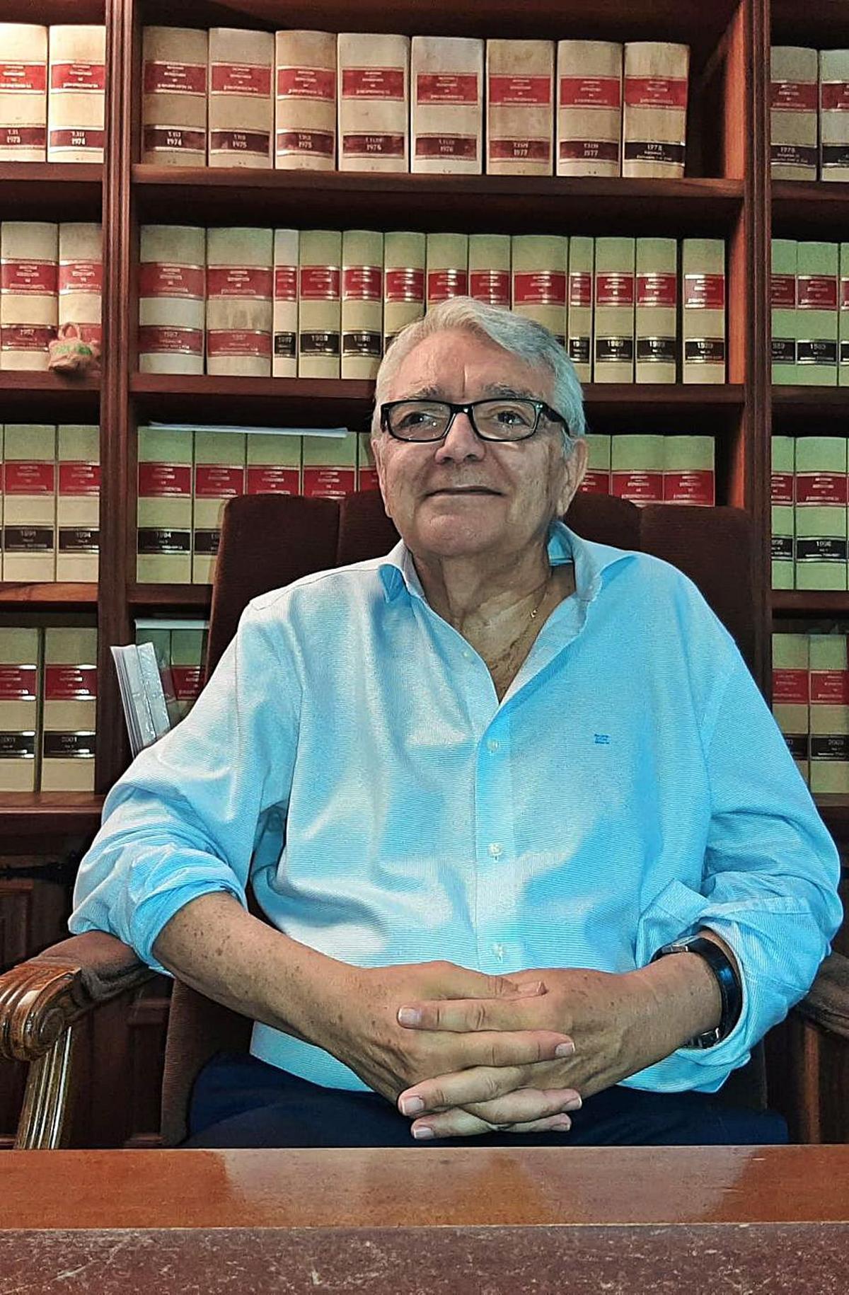 Gabriel Garcías, en su despacho de Palma.  | J.F.M.