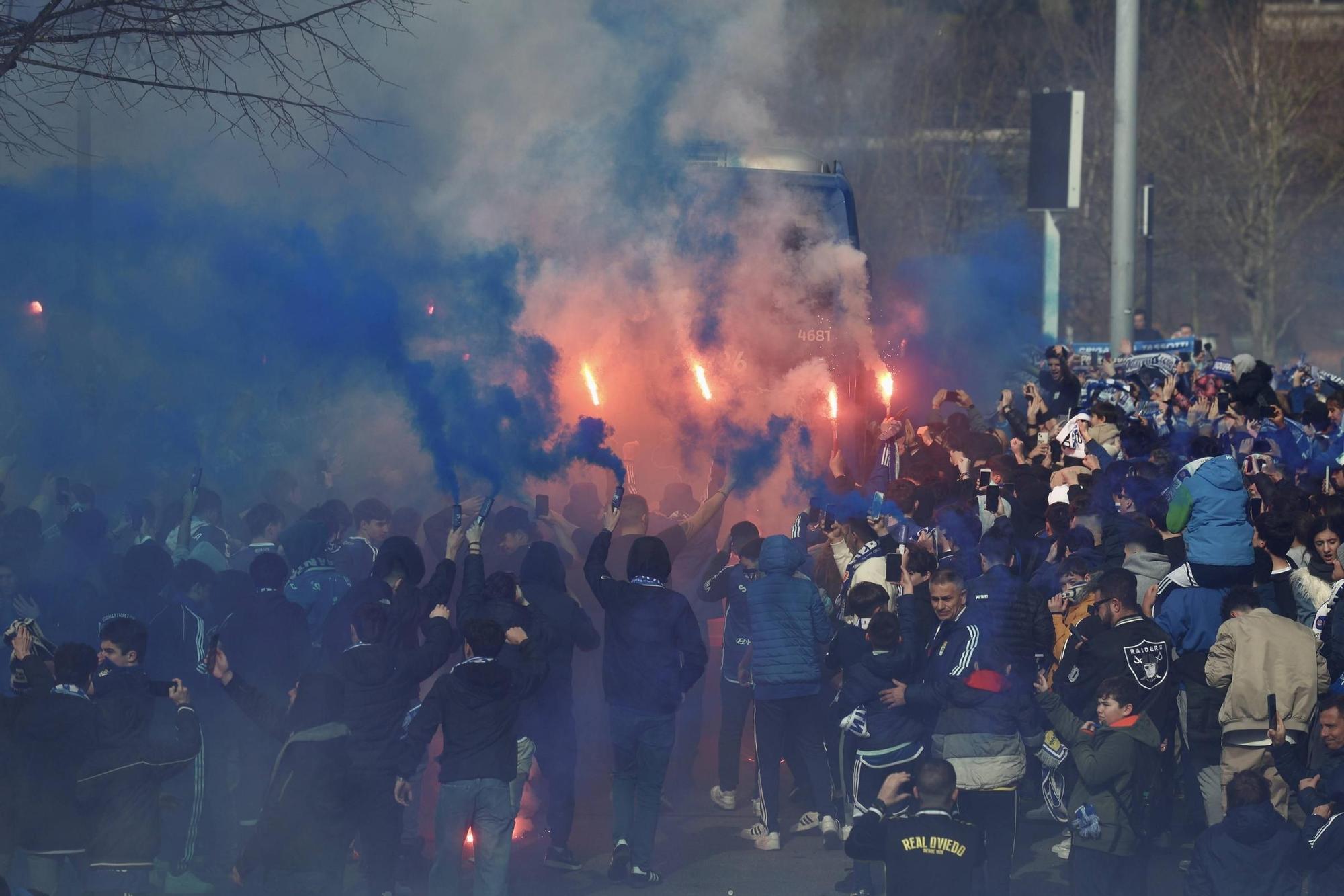 La afición del derbi asturiano en imágenes