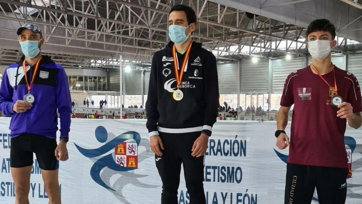 Diego Bravo, campeón absoluto con 8´15 en los 3.000 lisos. | VTCR