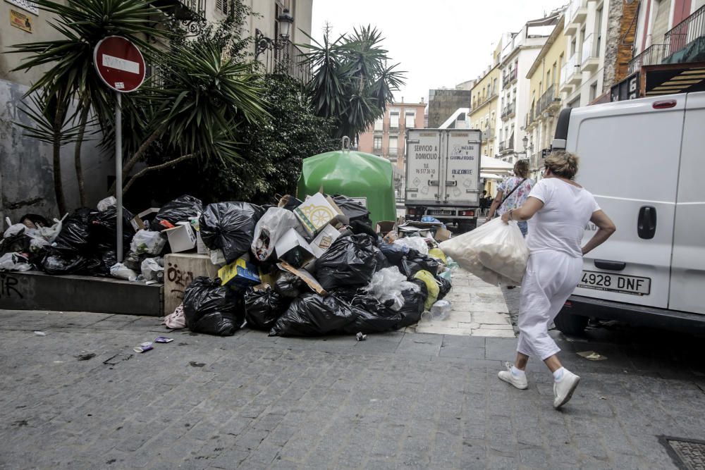 Basura en las calles de Alicante