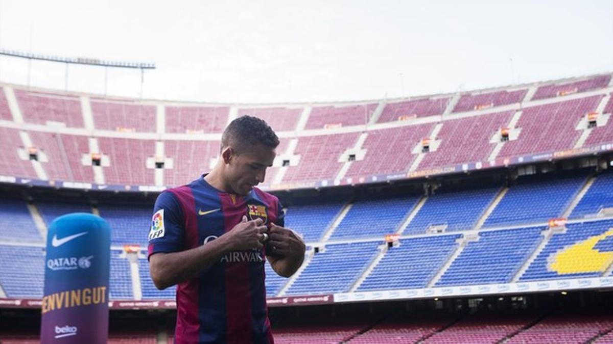 Douglas, el día de su presentación en el Camp Nou.