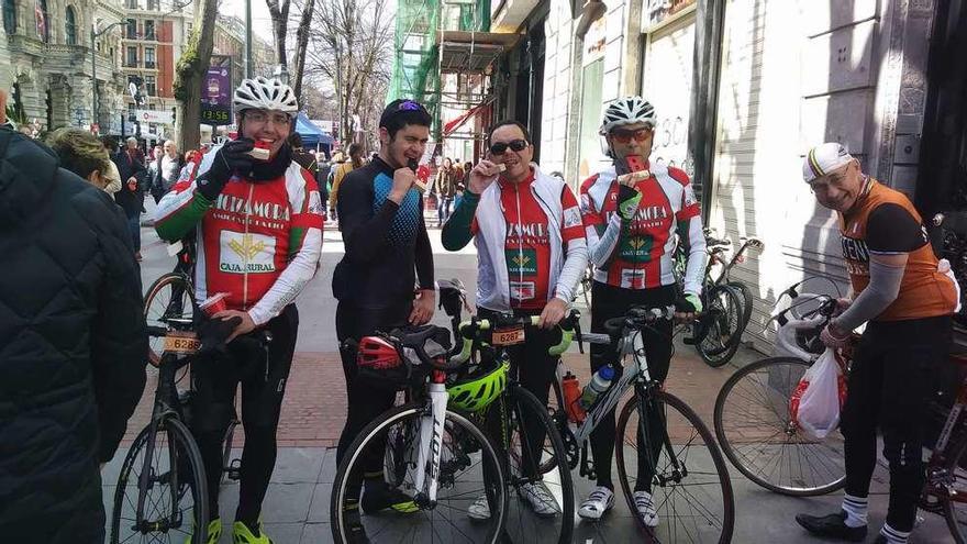 Amigos de la Bici - BiciZamora disfrutan de la Bilbao - Bilbao pese al mal tiempo