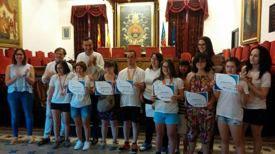 Los gimnastas del Algar reciben el homenaje del Ayuntamiento