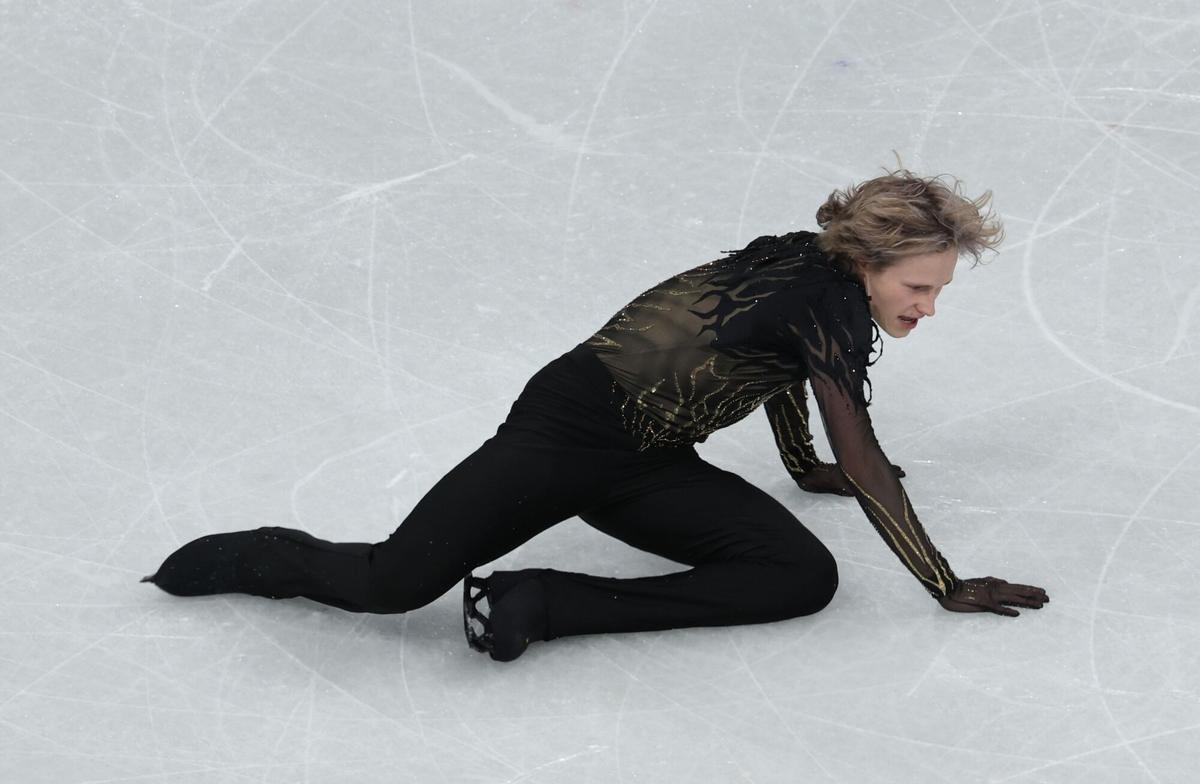 El patinador estadounidense Ilia Malinin compite en el programa libre de la categoría individual masculina de los Juegos, el pasado viernes 14. EFE/EPA/WU HAO