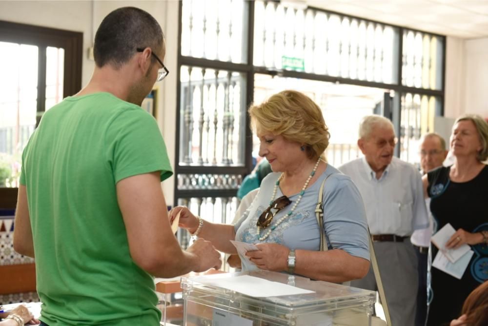 Elecciones Generales: Ambiente en los colegios de