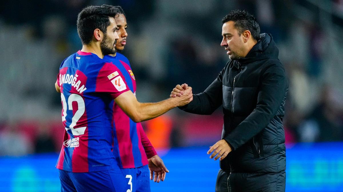 Gündogan y Xavi Hernández