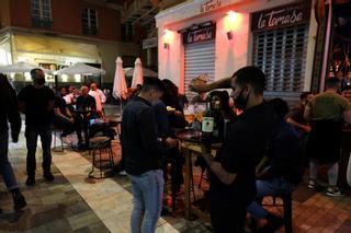 Málaga vive su primera noche sin toque de queda en seis meses