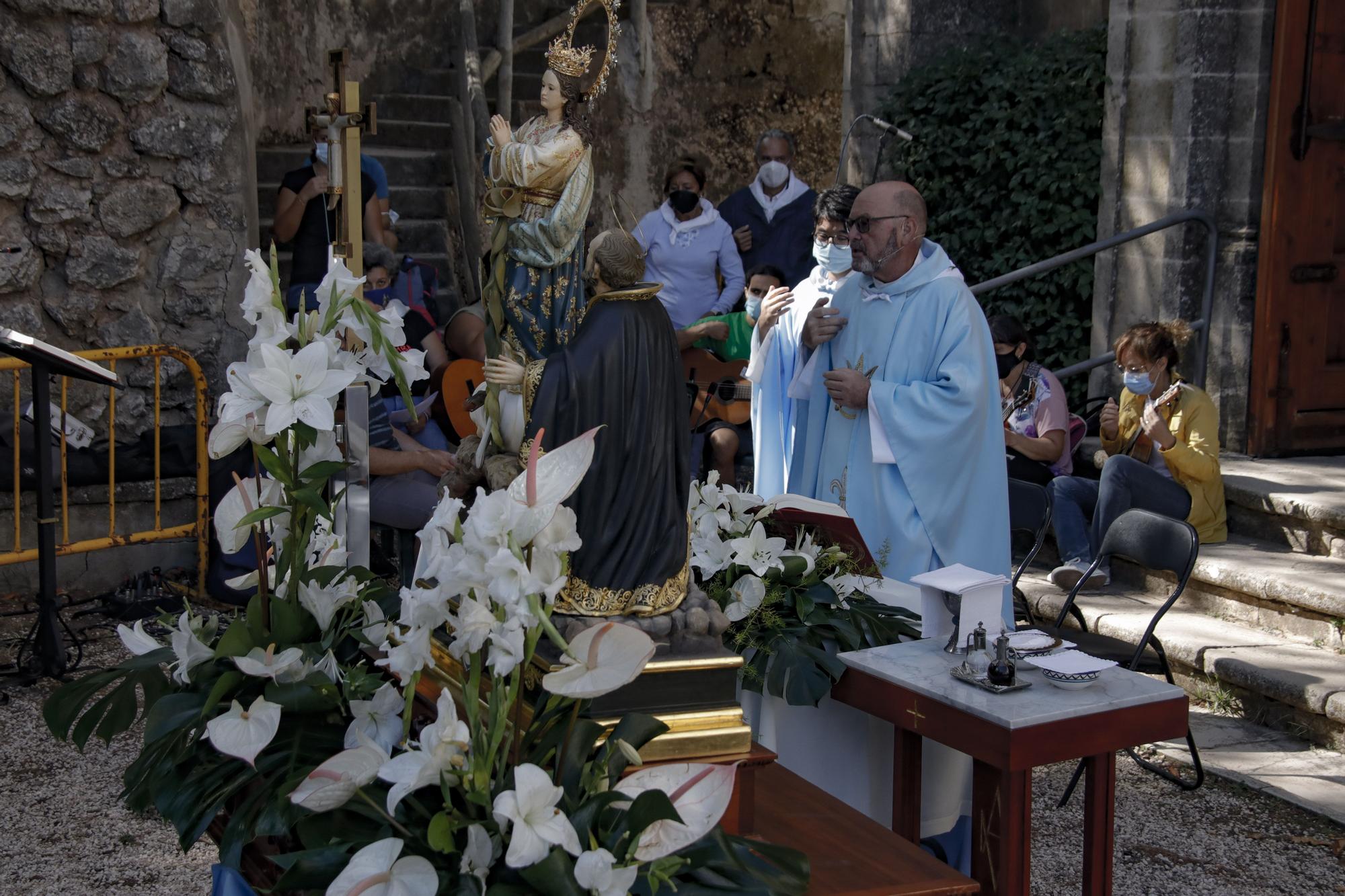 Alcoy vuelve a celebrar tres años después la romería de la Font Roja