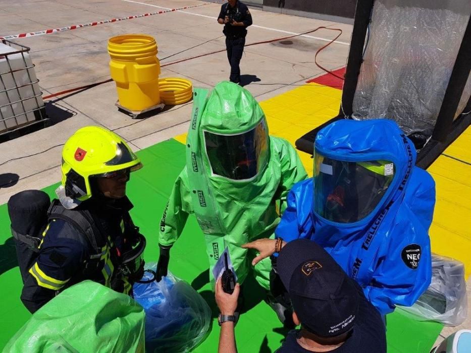 Medio centenar de Policías Nacionales de la Unidad TEDAX y bomberos del SPEIS se forman juntos en Alicante ante una intervención NRBQ.