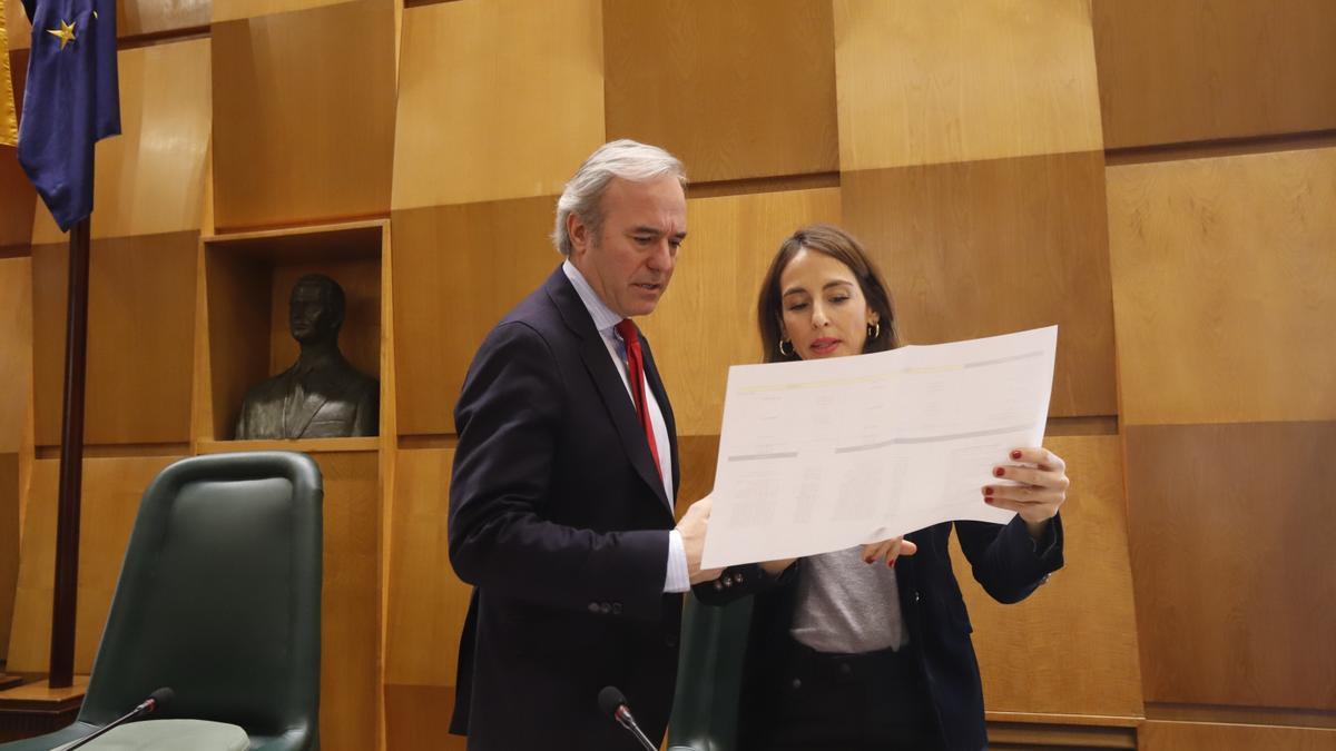 Azcón y Navarro, en el pleno de presupuestos de este viernes.