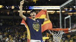 Aday Mara fa història al guanyar l’NBA universitària