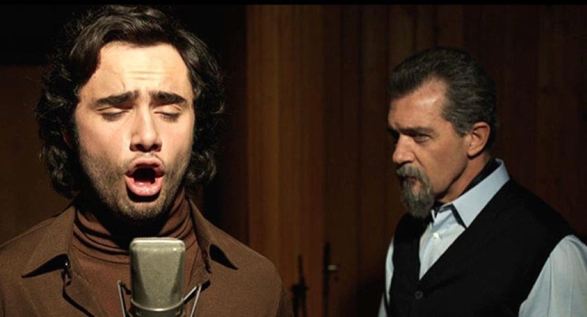 Toby Sebastian y Antonio Banderas, en la película «La música del silencio».