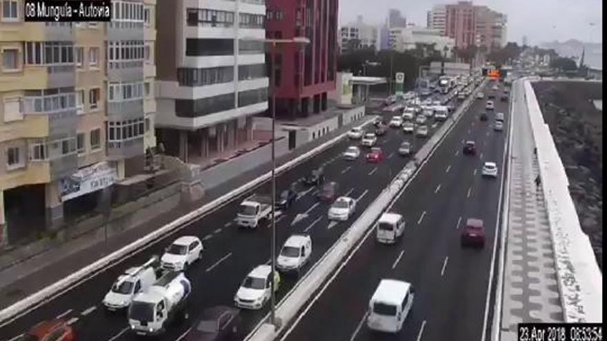 Retenciones en la Avenida Marítima en sentido Sur con motivo de un camión averiado