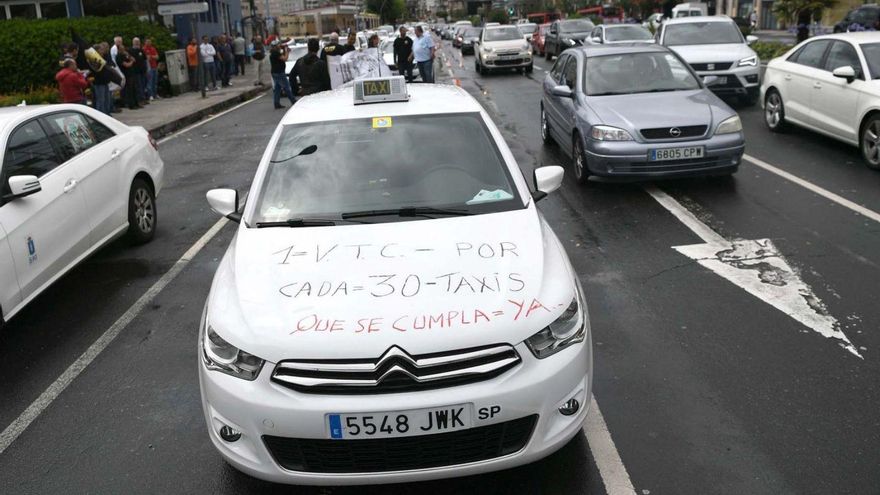 Huelga de taxis en 2017 contra los servicios de Uber y Cabify en la ciudad. | Víctor Echave
