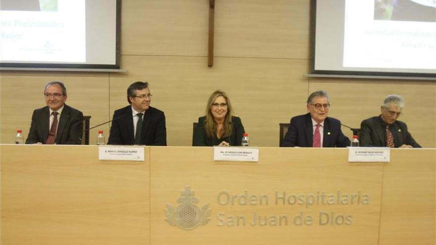 El hospital San Juan de Dios forma sobre patologías de la mujer