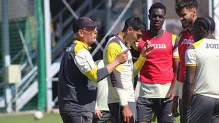 Miguel Álvarez y saber 'leer' el partido del Villarreal B en La Constitución