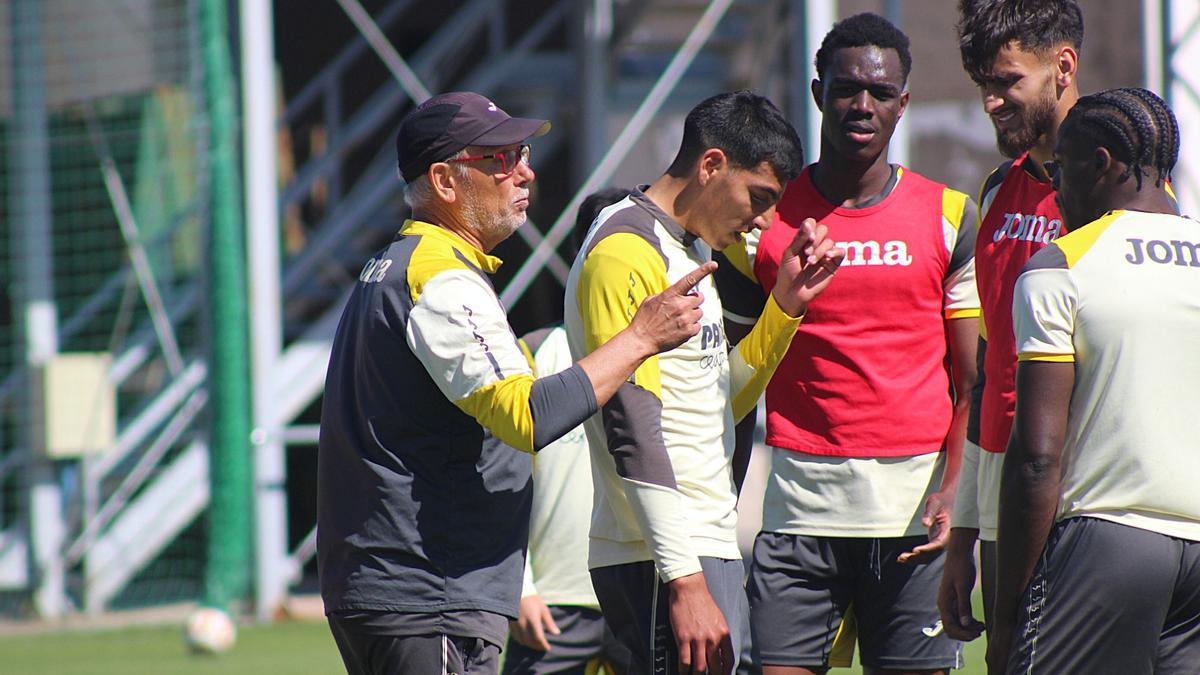Miguel Álvarez y saber 'leer' el partido del Villarreal B en La Constitución