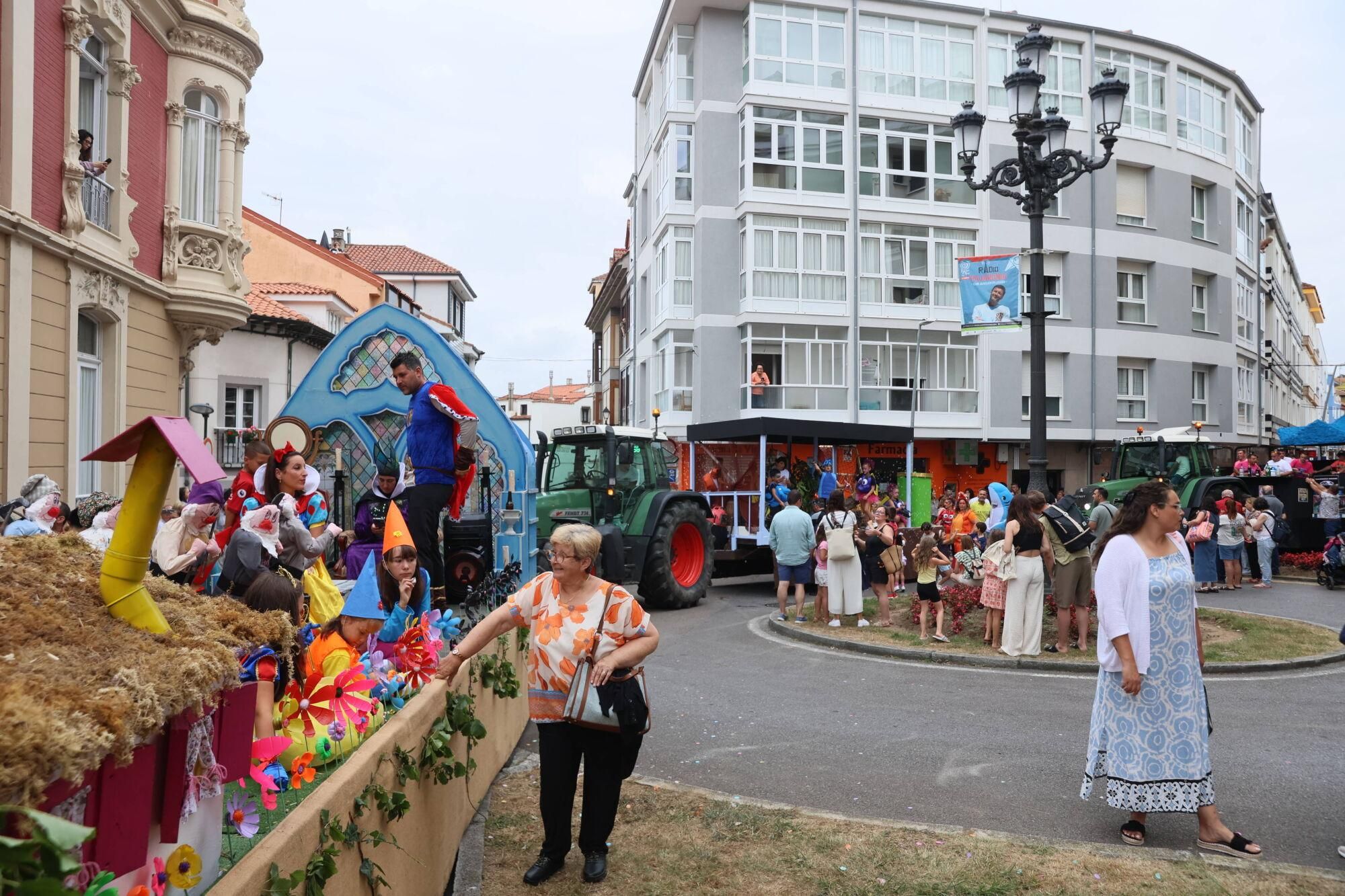 EN IMÁGENES: El desfile de carrozas por las fiestas del Carmen de Luancoi