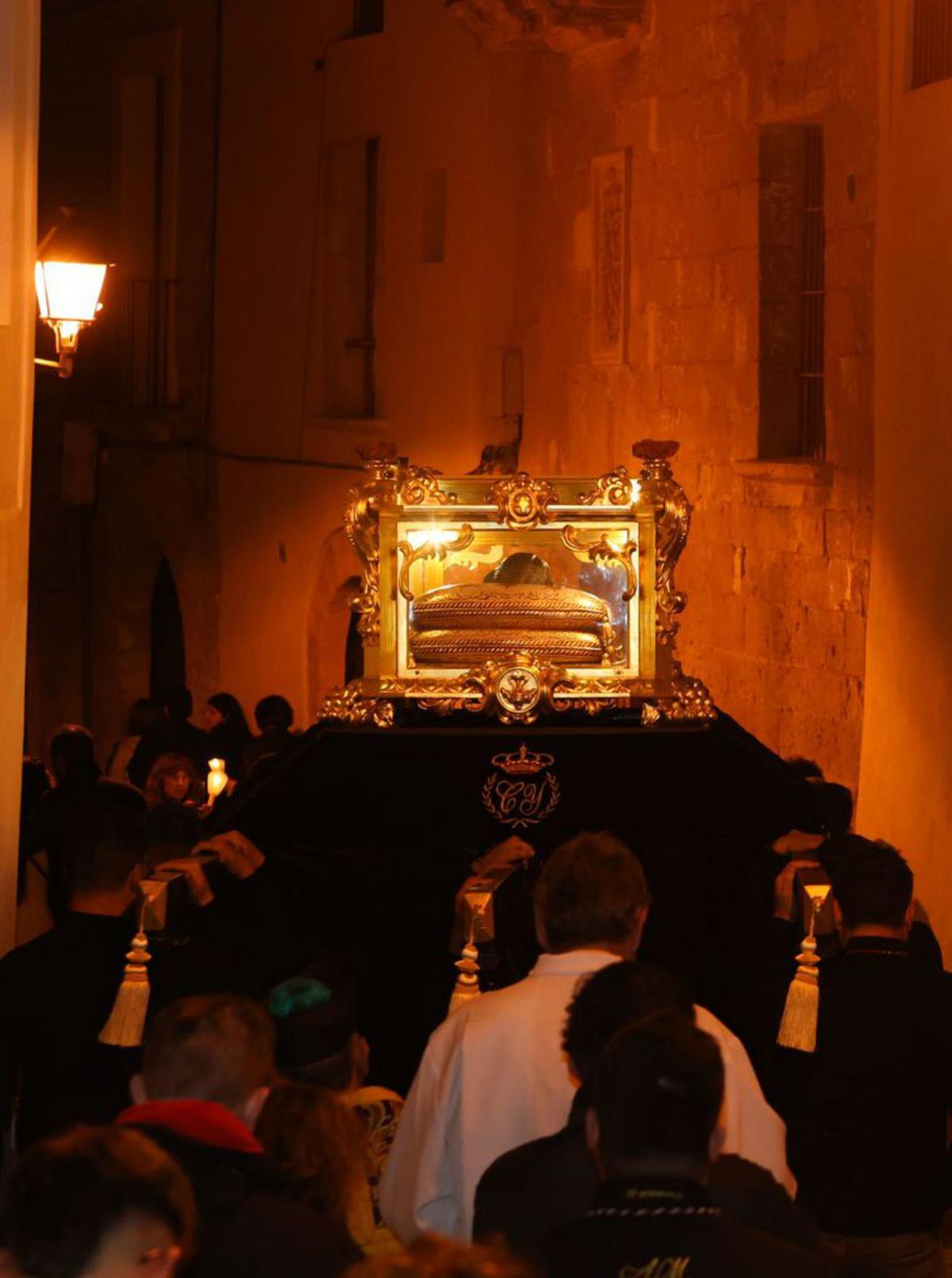 El Santo Cristo Yacente recorre Dalt Vila