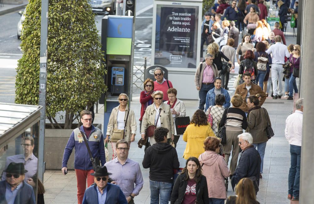 El Black Friday colapsa el centro de Alicante