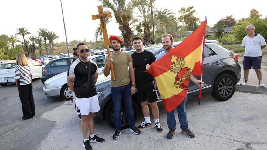 Peculiar manifestación contra los gorrillas en Murcia