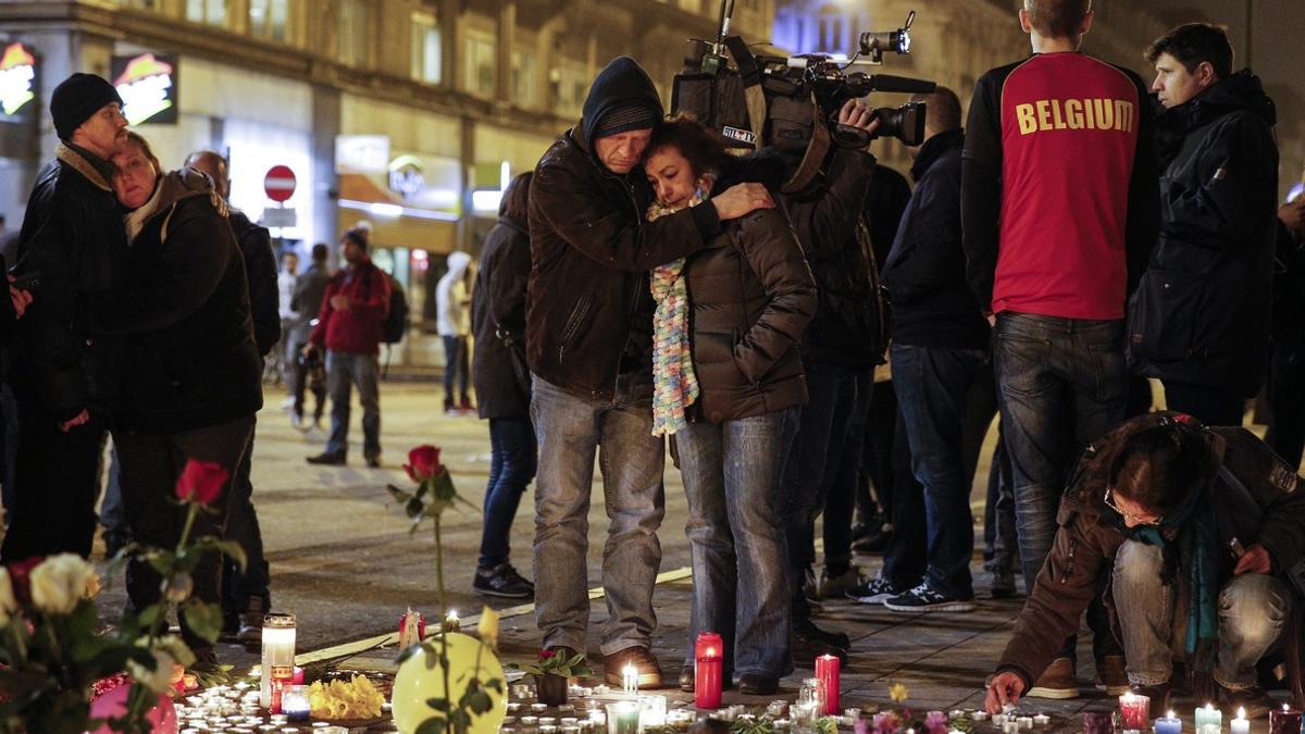 TRIBUTO A LAS VÍCTIMAS DE ATAQUES TERRORISTAS EN BRUSELAS