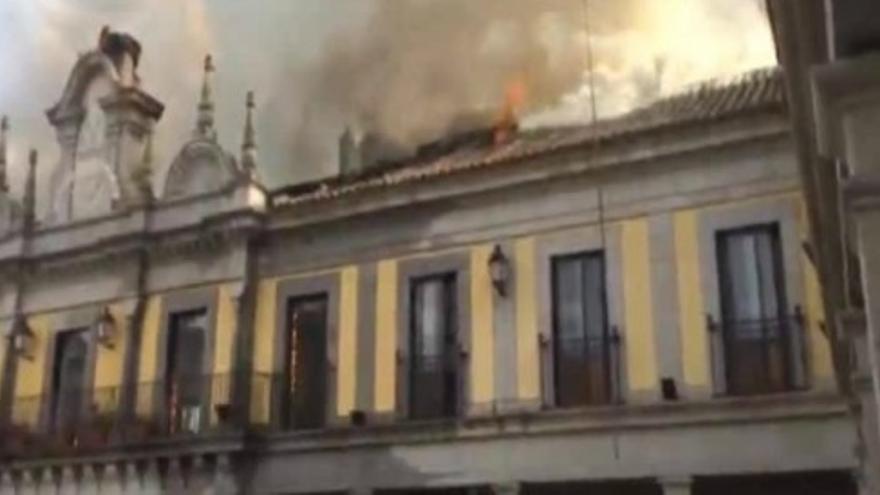 Un gran incendio destruye parte del Ayuntamiento de Brunete