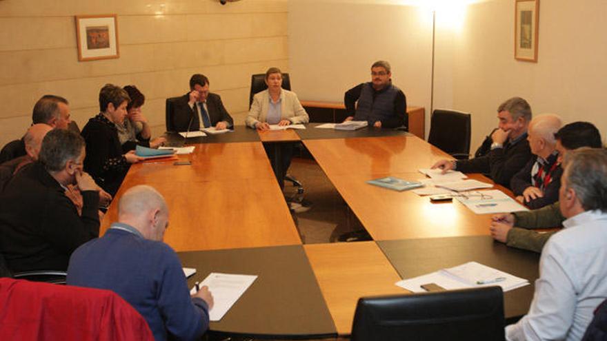 La reunión estuvo presidida por la conselleira do Mar, Rosa Quintana