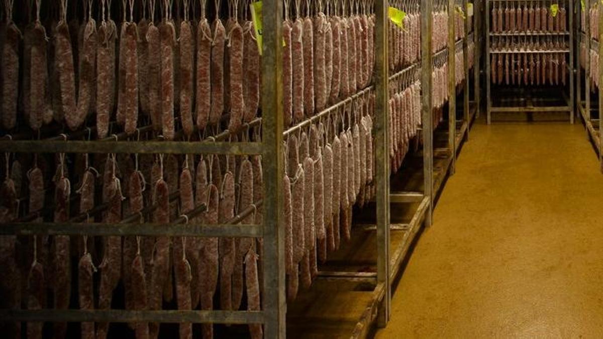 Lotes de fuet en una fábrica de embutidos, en una imagen de archivo.