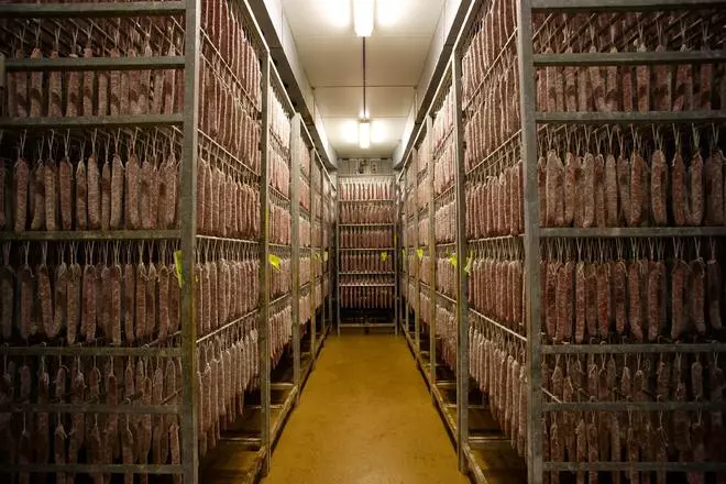 Francia retira un fuet español relacionado con 45 casos de salmonelosis