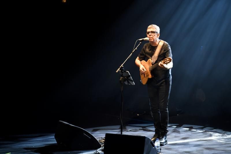 GENTE Y CULTURA 04-11-2018  LAS PALMAS DE GRAN CANARIA.  Concierto de Pedro Guerra en el Auditorio Alfredo Kraus.   FOTOS: JUAN CASTRO  | 04/11/2018 | Fotógrafo: Juan Carlos Castro