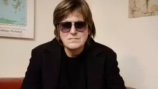 Ni corriendo por Gran Vía como Rosalía ni con reveal de portada: la original forma con la que Nacho Vegas presenta su último disco en Madrid con la ilustradora "Moderna de Pueblo"