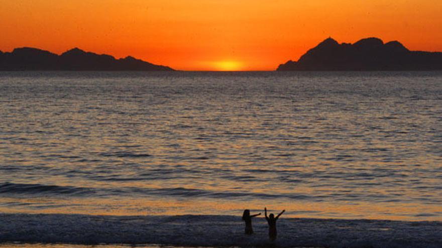 Atardecer en el arenal de Samil, en Vigo // Marta G.Brea