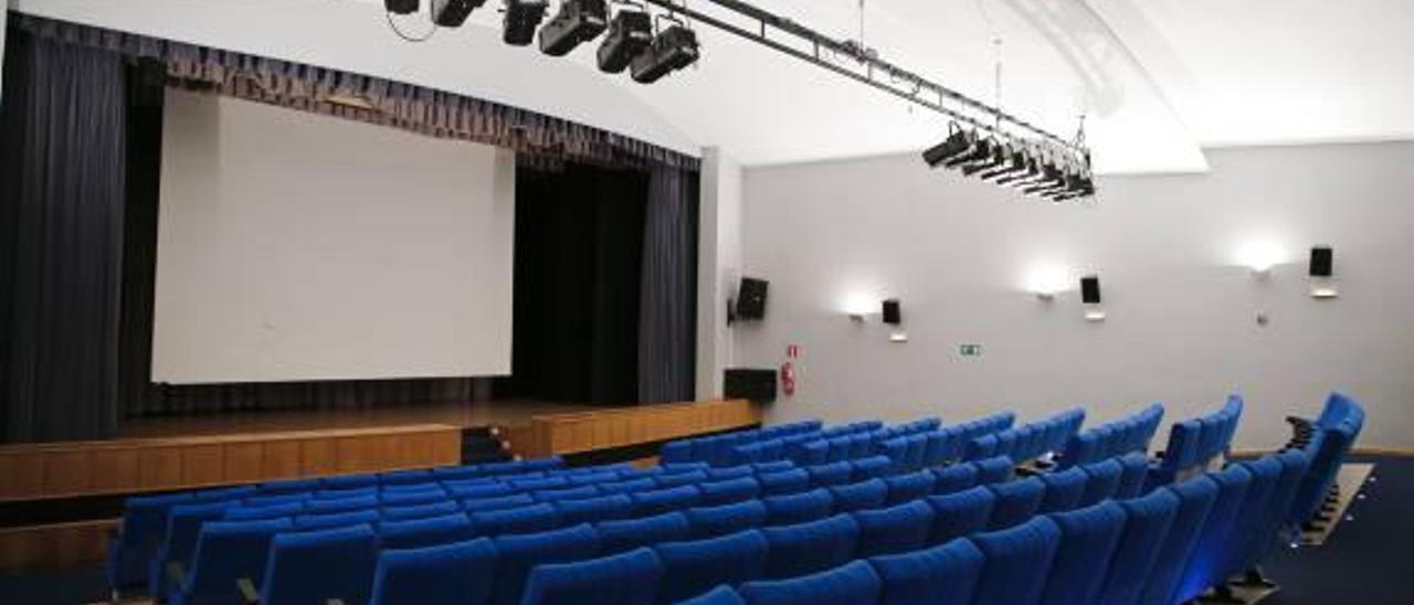El aula de la CAM de Torrent se convierte en cine de pago para películas de  autor - Levante-EMV