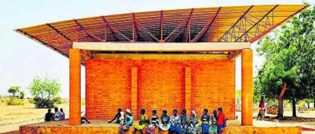 Escuela primaria en el poblado natal de Kéré, Gando, Burkina Faso, 2001