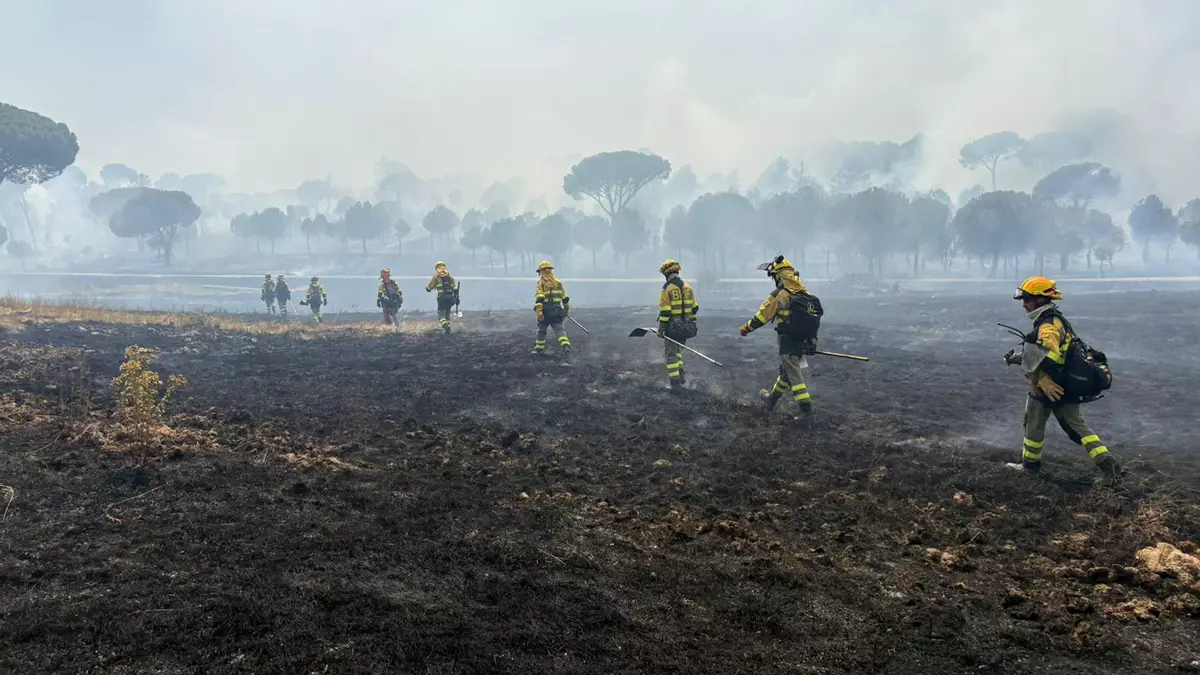 Desalojados dos barrios de Las Navas del Marqués por la cercanía del incendio de Ávila