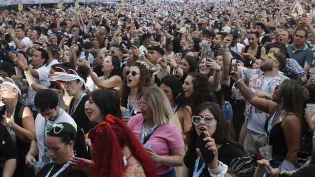 Asistentes al concierto «I Love Reggaeton», en el parque de Hermanos Castro. | JUAN PLAZA